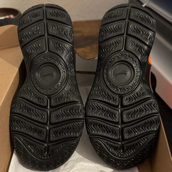 Nike Kids All-Black Sneakers - Picture 4 of 4